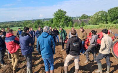 Désherbage mécanique : une journée de formation au lycée agricole de la Touche avec Douar Den et le GAB56